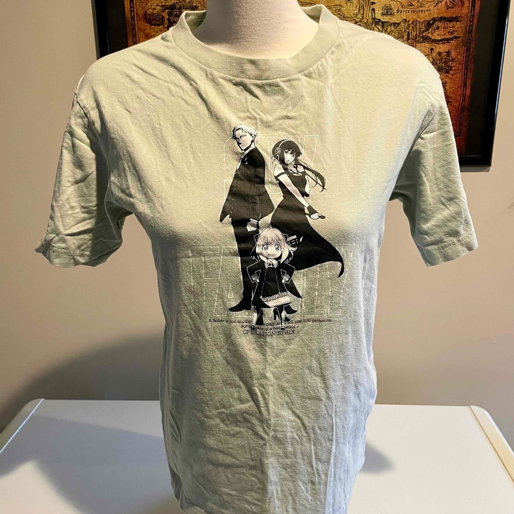 Uniqlo Spy Family t-shirt - Unisex size small